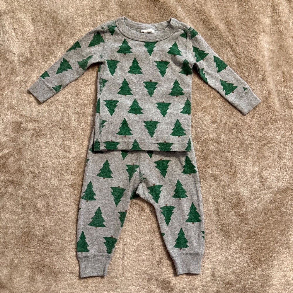 Hanna Andersson Kids Gray Green Evergreen Tree Pajama Set 2PC Cotton VI1944